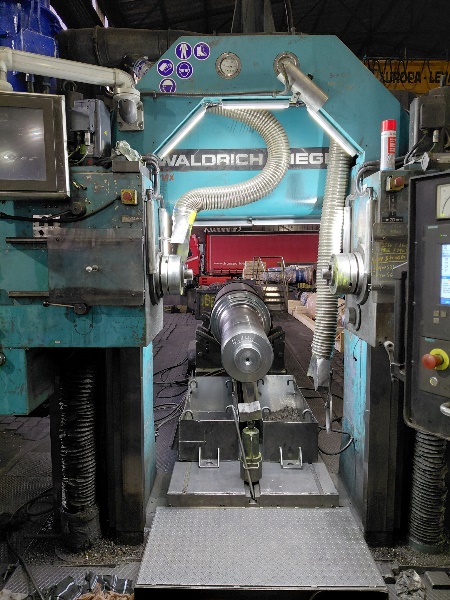 Installation éclairage LED CCEA machine-outil réalisée par Elimos Belgique