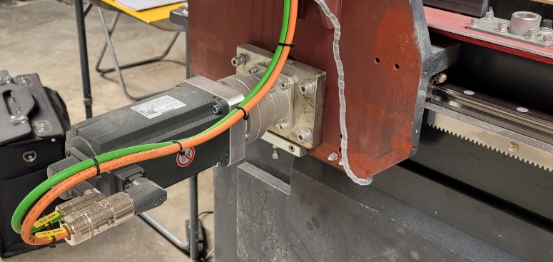 Nouveaux servomoteurs Siemens brushless codeurs absolus – fraiseuse CYBORG